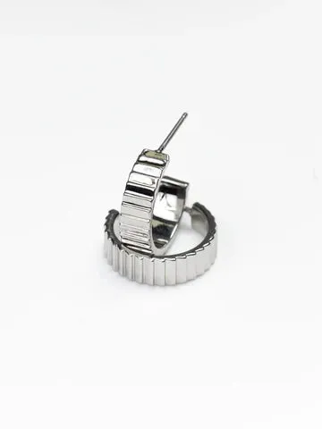 ANEESA SMALL SILVER HOOPS