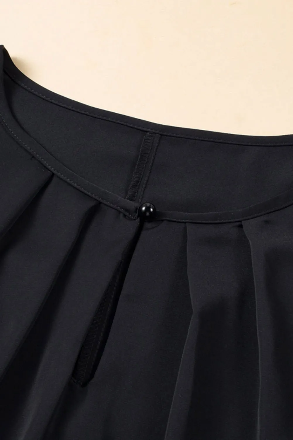 Black Keyhole Crew Neck Pleated Plus Size Top