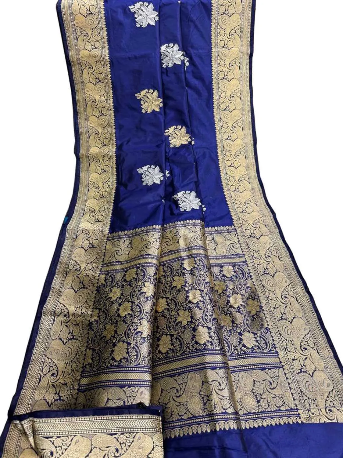 Exquisite Blue Banarasi Handloom Pure Katan Silk Saree: Timeless Elegance