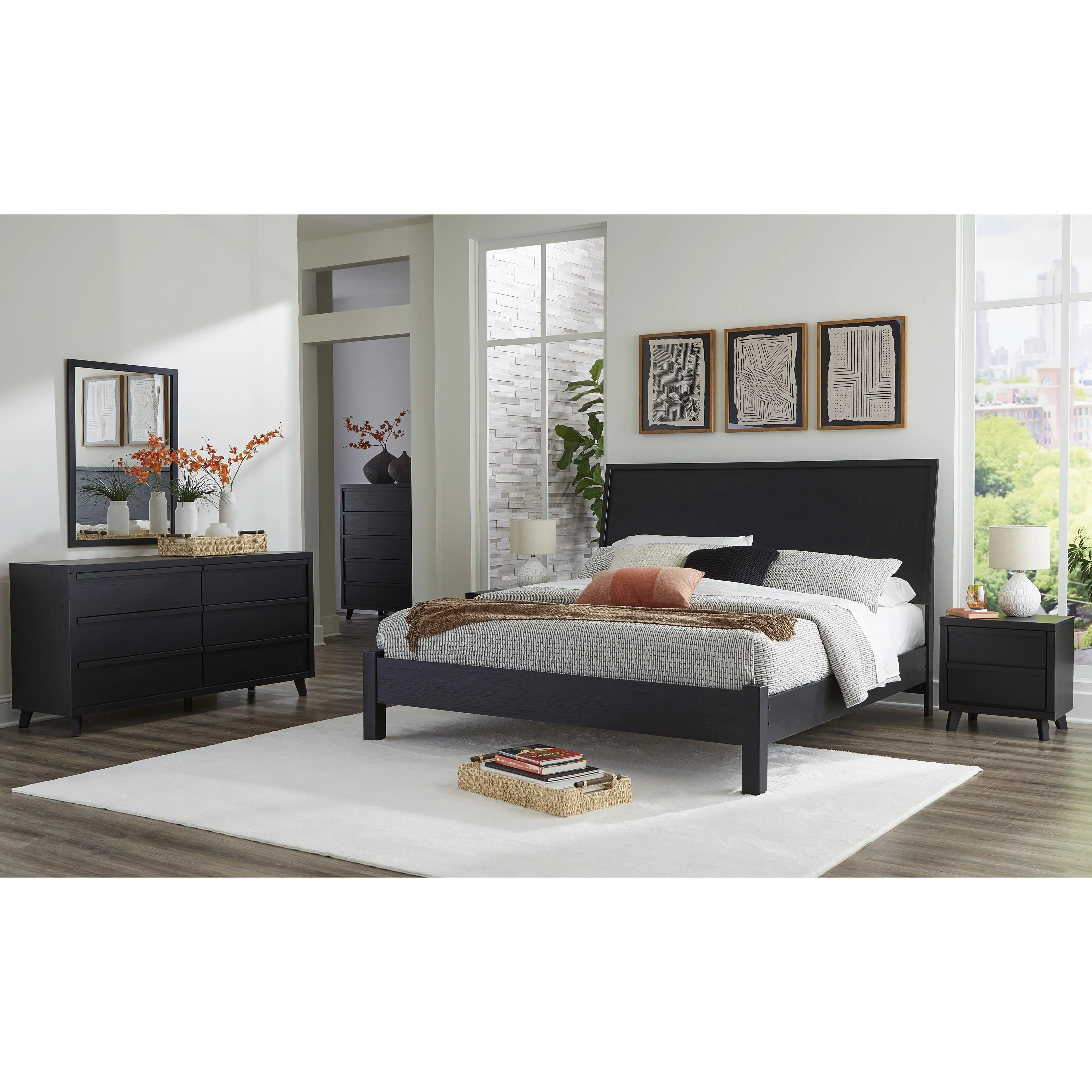 Signature Design by Ashley Danziar 5-Drawer Chest B1013-345