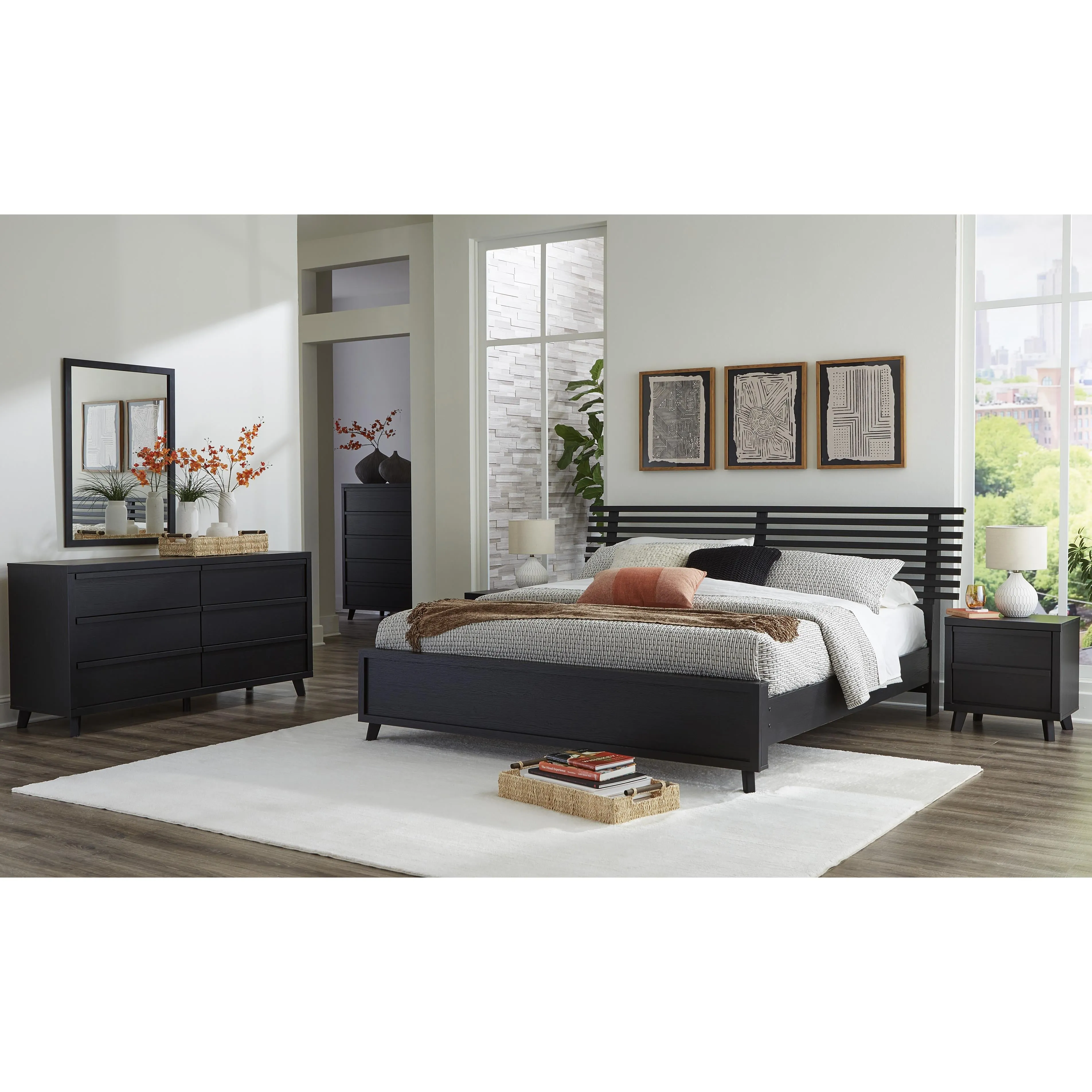 Signature Design by Ashley Danziar 5-Drawer Chest B1013-345