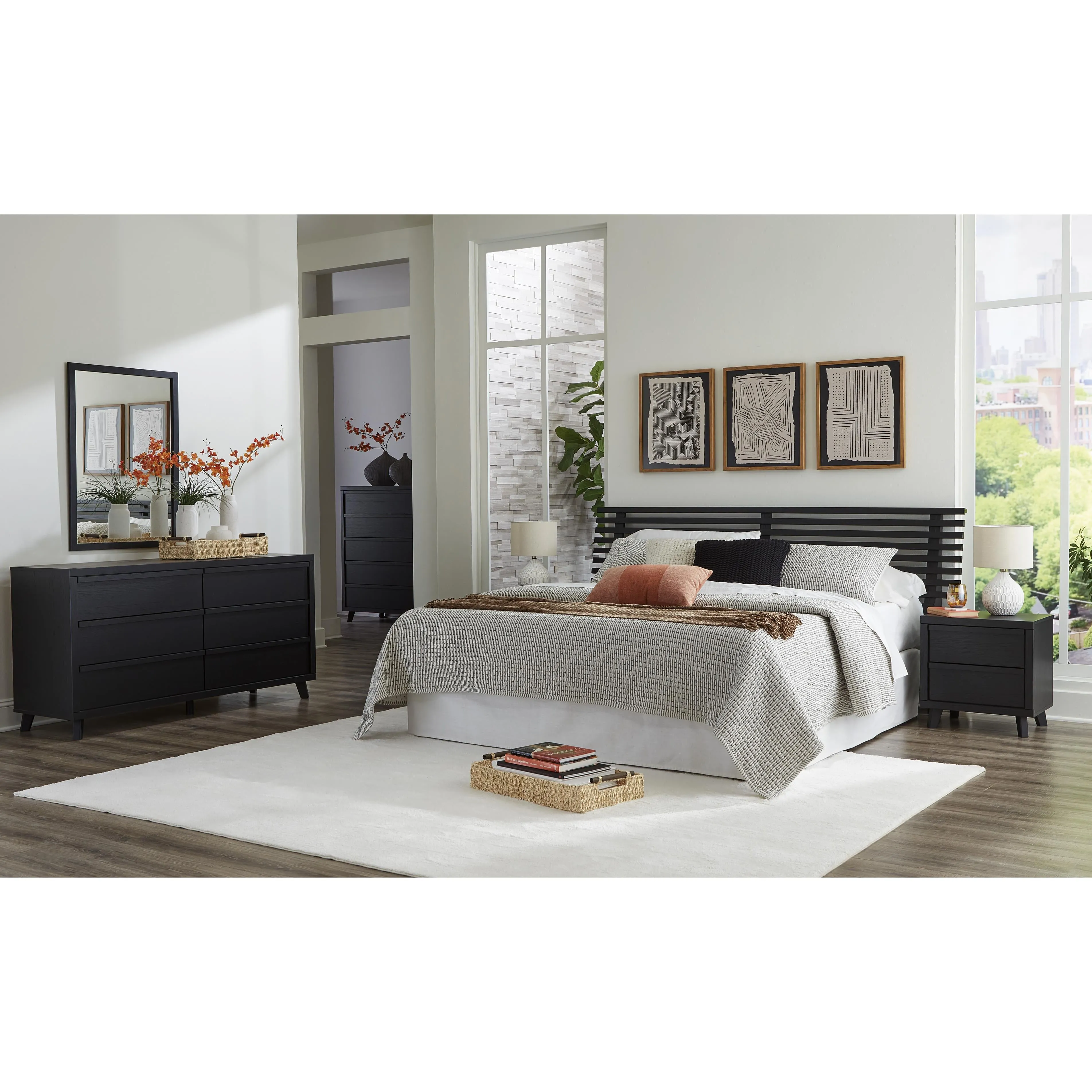 Signature Design by Ashley Danziar 5-Drawer Chest B1013-345