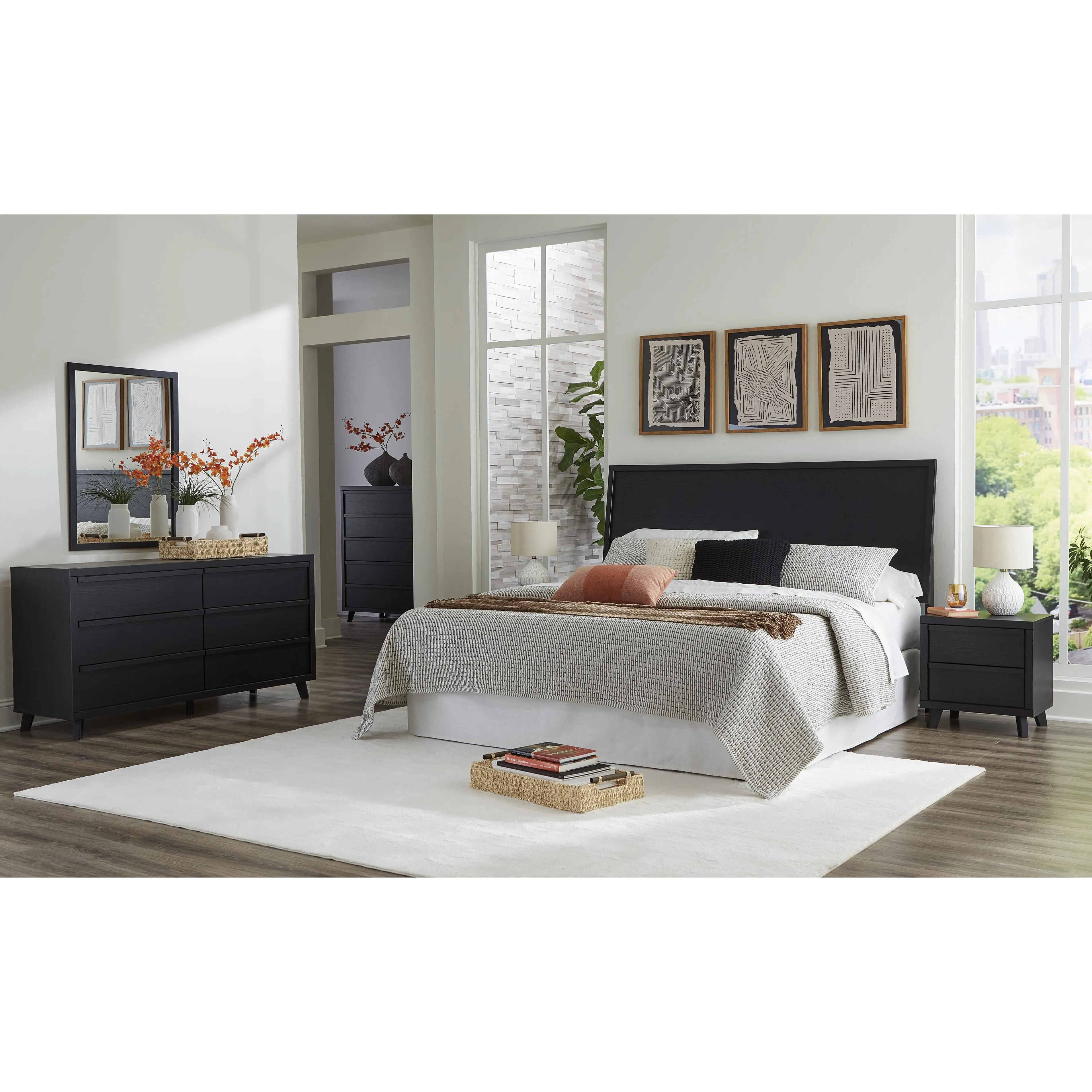 Signature Design by Ashley Danziar 5-Drawer Chest B1013-345