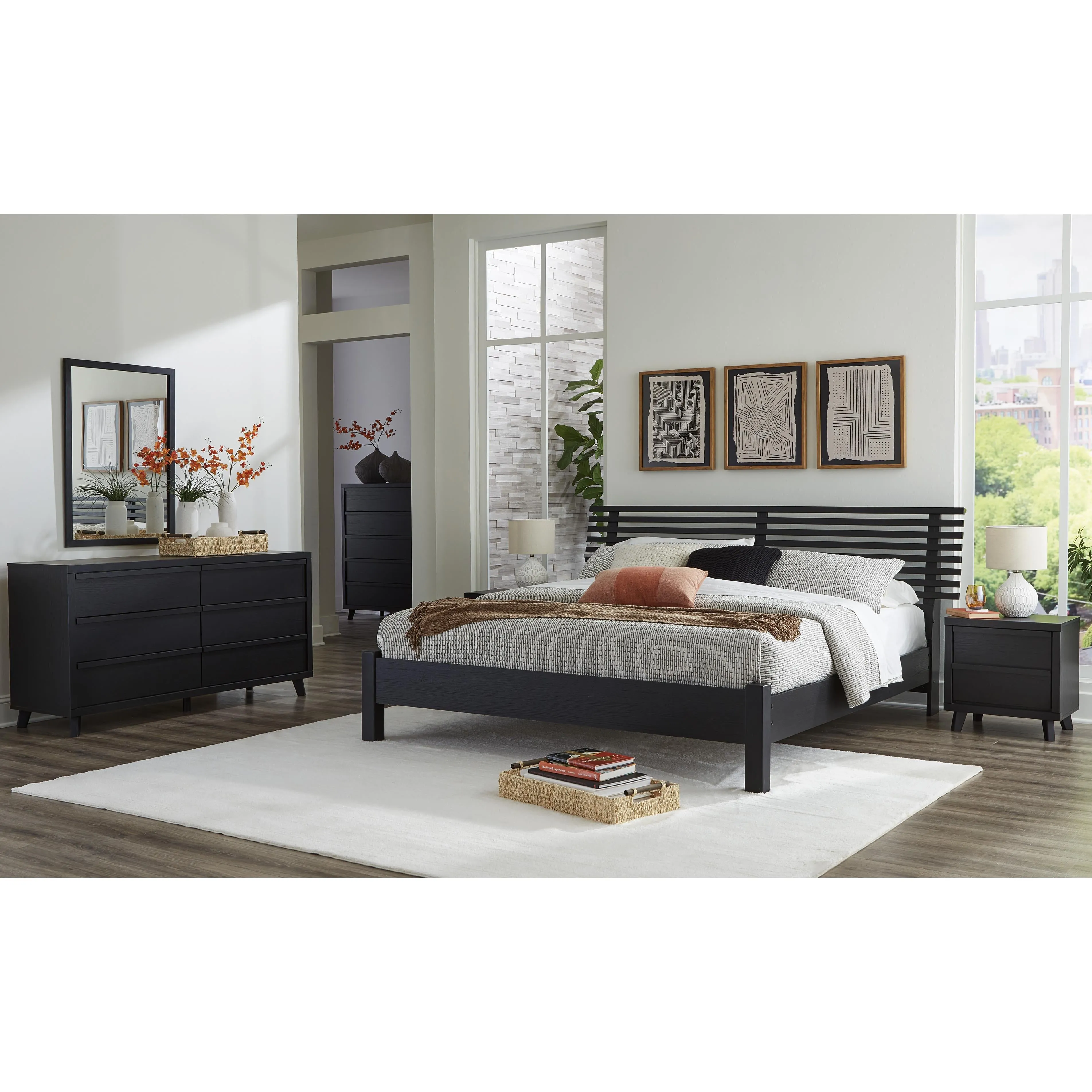 Signature Design by Ashley Danziar 5-Drawer Chest B1013-345