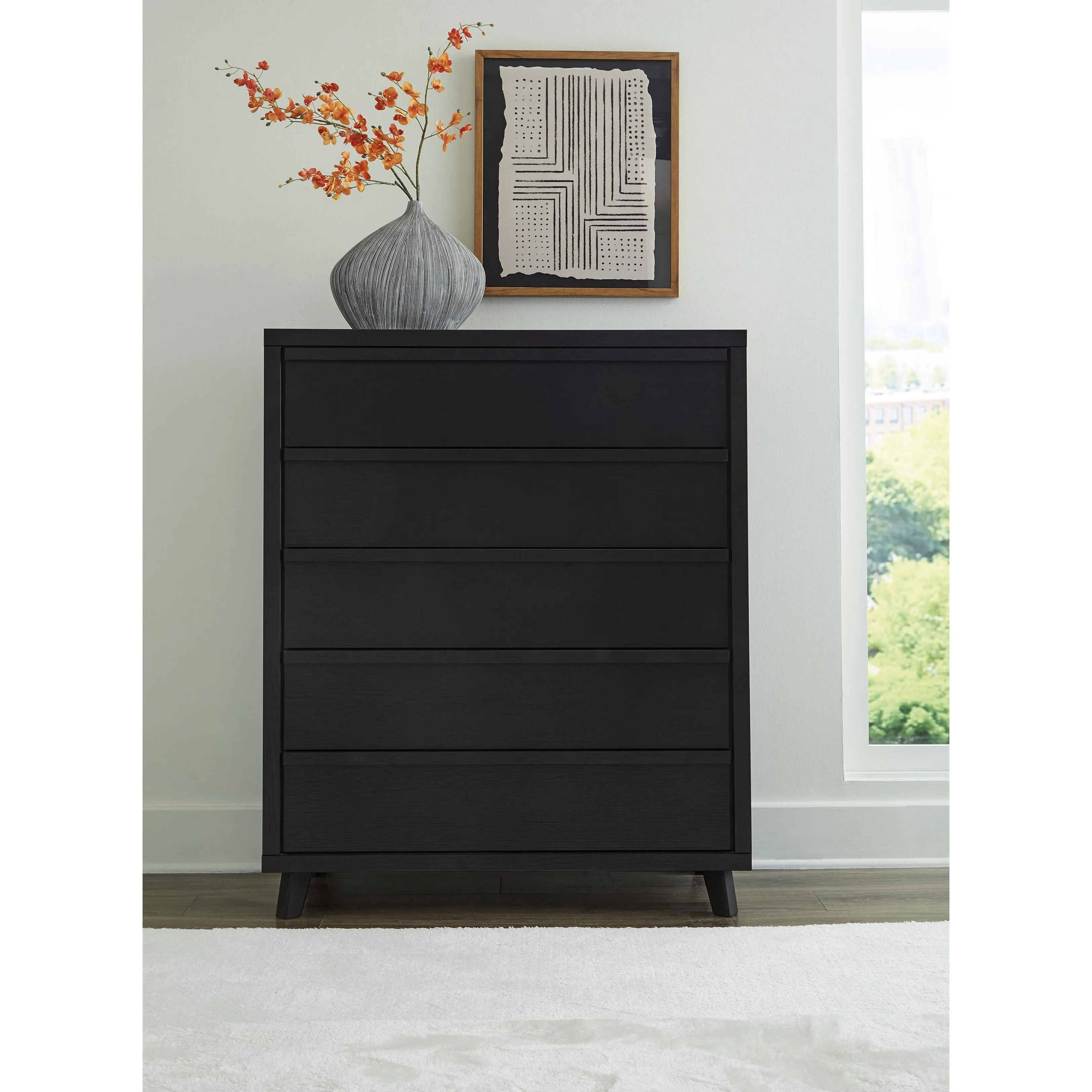Signature Design by Ashley Danziar 5-Drawer Chest B1013-345