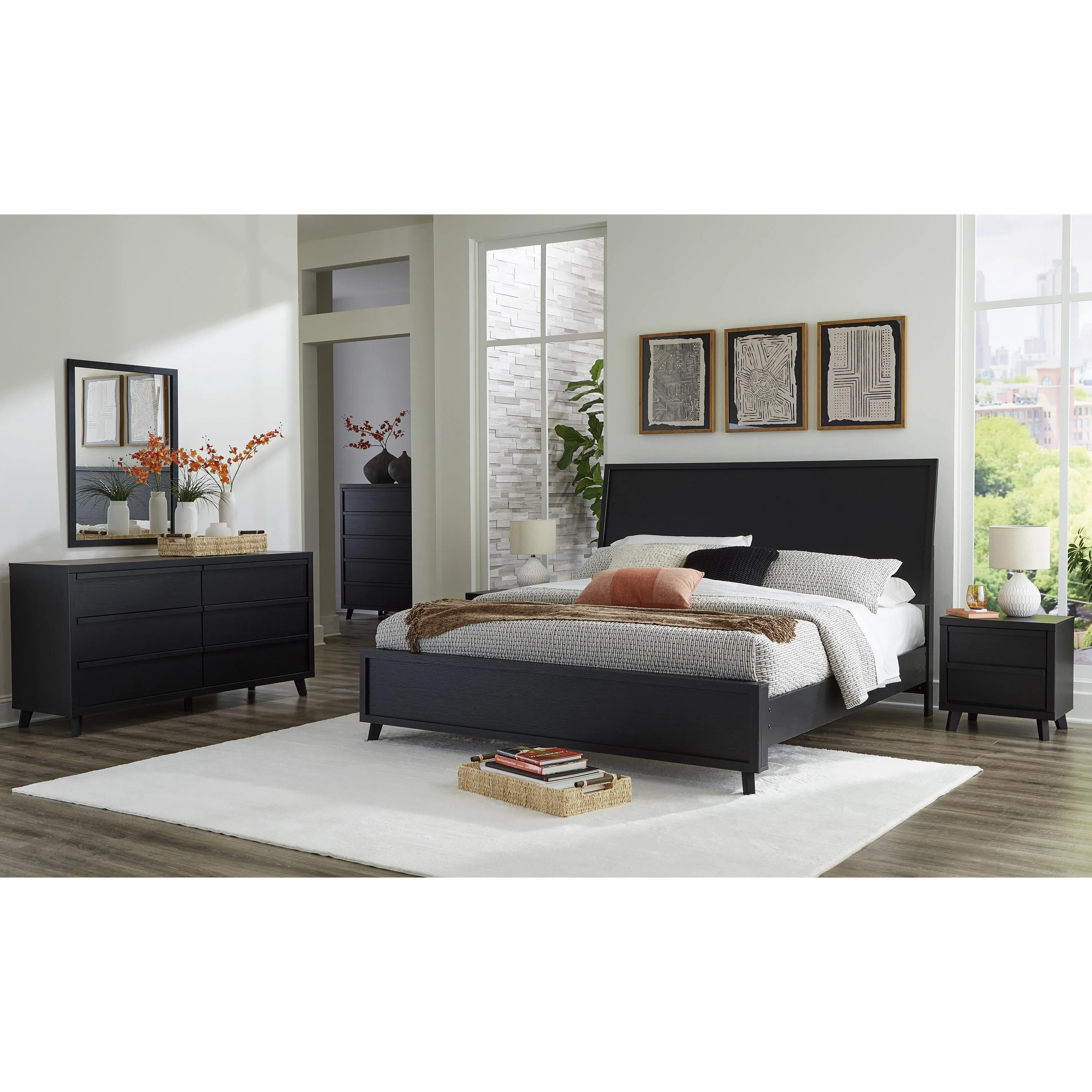Signature Design by Ashley Danziar 5-Drawer Chest B1013-345
