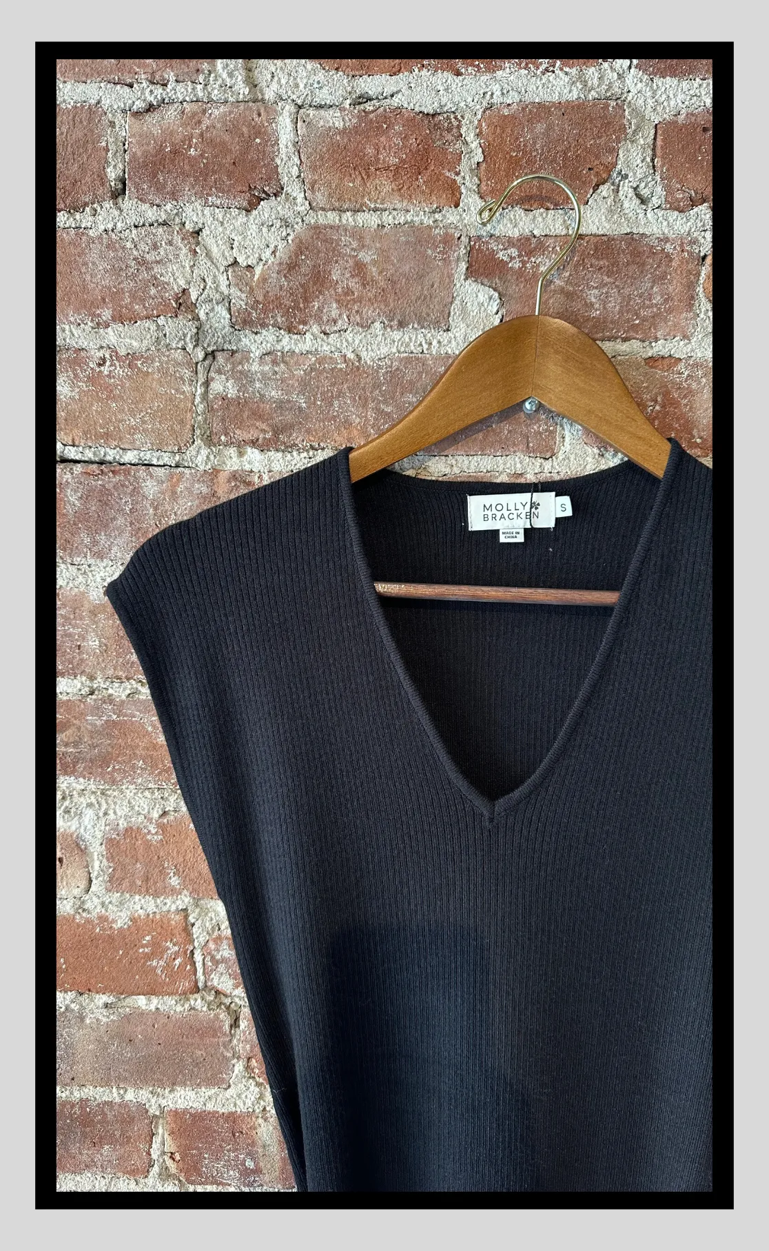 Sleeveless V-Neck Knit Dress with Waist Tie